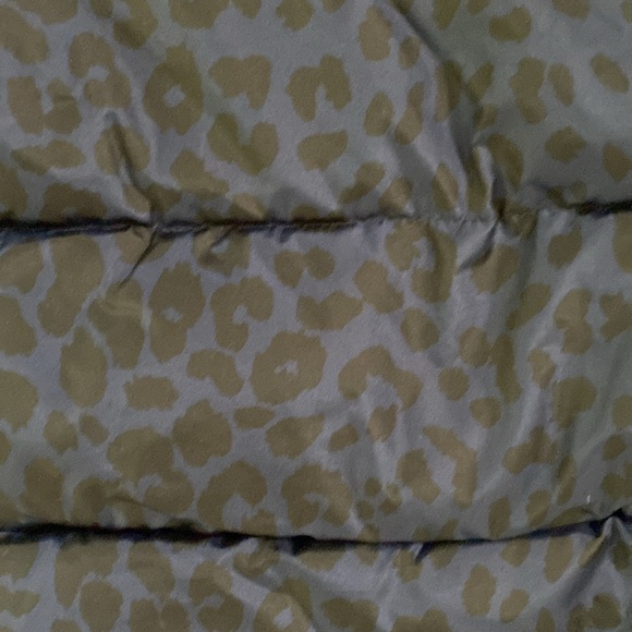 Gap cold control max puffer jacket navy leopard girl medium - Picture 7 of 7